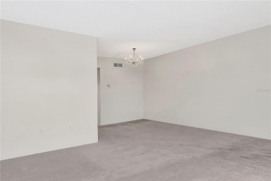 Light and fresh, renovated, ready to move in. This one-bedroom