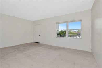 Light and fresh, renovated, ready to move in. This one-bedroom