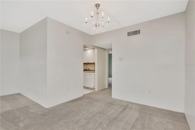 Light and fresh, renovated, ready to move in. This one-bedroom