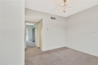 Light and fresh, renovated, ready to move in. This one-bedroom