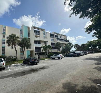 Excellent Investment Opportunity! Beautifully updated 2B/2B