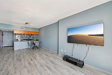 Experience 42nd-floor living with stunning, unobstructed views