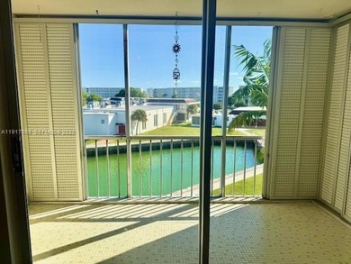 Beautiful & updated one bedroom condo in great community of