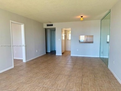 Beautiful & updated one bedroom condo in great community of