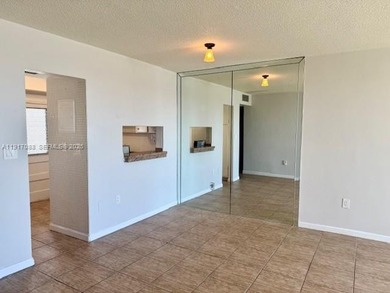 Beautiful & updated one bedroom condo in great community of
