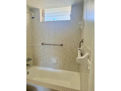 Beautiful & updated one bedroom condo in great community of