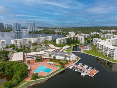 Beautiful & updated one bedroom condo in great community of