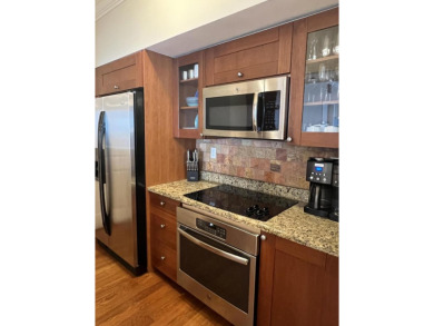 ALL ABOUT THE LIFESTYLE AT THE HARBORAGE! GREAT VIEW OVER POOL