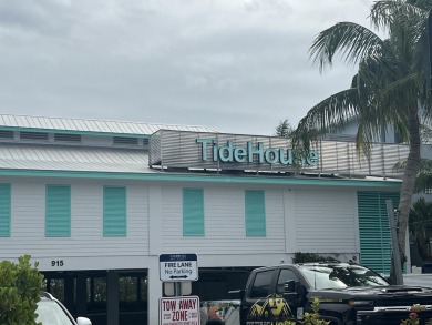 ALL ABOUT THE LIFESTYLE AT THE HARBORAGE! GREAT VIEW OVER POOL