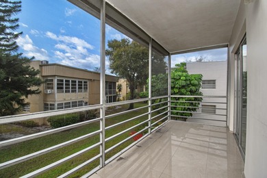 Titally renovated condo!Kings point +55 community with so many