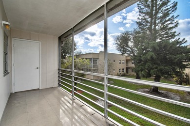 Titally renovated condo!Kings point +55 community with so many