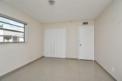 Titally renovated condo!Kings point +55 community with so many