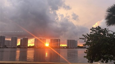 Gorgeous fully renovated apt in Sunny Isles, right on the Bay