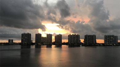 Gorgeous fully renovated apt in Sunny Isles, right on the Bay