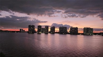 Gorgeous fully renovated apt in Sunny Isles, right on the Bay