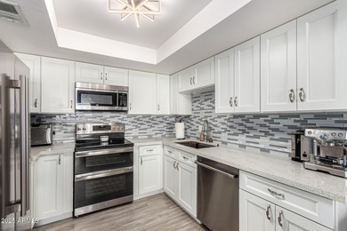 STUNNING & IMMACULATE CORNER UNIT NEAR OLD TOWN