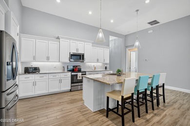 LAKEFRONT, Mosaic Daytona home, with RARE 4-CAR GARAGE large