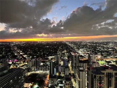 Stunning penthouse in the sought-after Brickell Flatiron