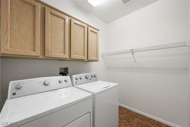 Crisp, clean, and move-in ready -- this charming Warwick model