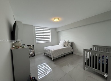 Elegant and bright 3 bed / 2 bath corner residence at Venture at