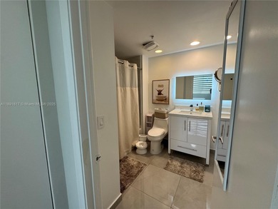 Elegant and bright 3 bed / 2 bath corner residence at Venture at