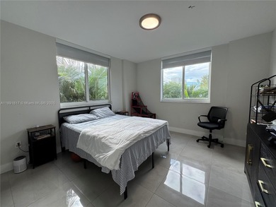 Elegant and bright 3 bed / 2 bath corner residence at Venture at