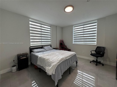 Elegant and bright 3 bed / 2 bath corner residence at Venture at