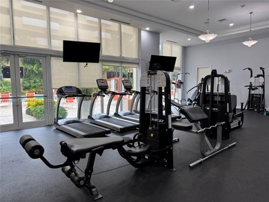 Elegant and bright 3 bed / 2 bath corner residence at Venture at