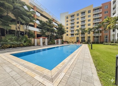 Elegant and bright 3 bed / 2 bath corner residence at Venture at