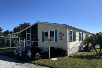 Must see this 2008 Skyline 2 bedroom 2 bath with den/home office