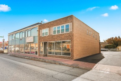 Meticulously maintained mixed use two unit commercial building