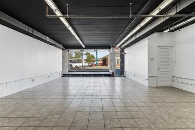 Meticulously maintained mixed use two unit commercial building