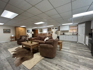 Hank's Bunkhouse (6 twins and 1 dbl murphy bed)is a current