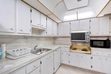 Best value oceanfront in Surfside - renovated building, beach