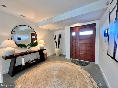 NEW PRICE! STUNNING ULTRA- CUSTOM Contemporary 5 BD/4.5 BA