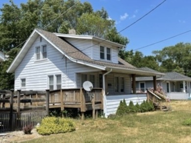 Commercial building on high traffic street with original design