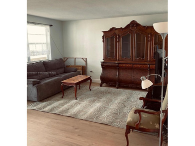 Lovely 1-Bed, 1- bathroom unit in a very well-maintained 55 plus