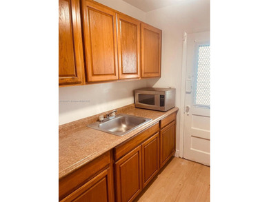 Lovely 1-Bed, 1- bathroom unit in a very well-maintained 55 plus