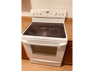 Lovely 1-Bed, 1- bathroom unit in a very well-maintained 55 plus