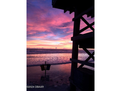 Corner DIRECT OCEAN FRONT efficiency with amazing views. Enjoy