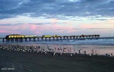 Corner DIRECT OCEAN FRONT efficiency with amazing views. Enjoy