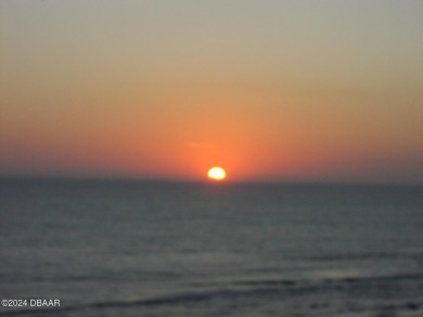 Corner DIRECT OCEAN FRONT efficiency with amazing views. Enjoy