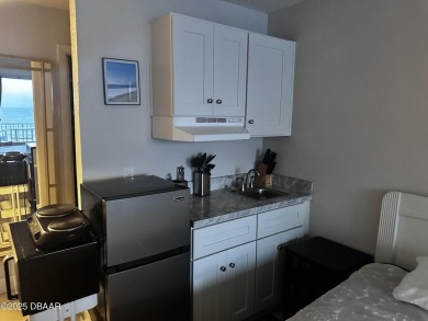 Corner DIRECT OCEAN FRONT efficiency with amazing views. Enjoy