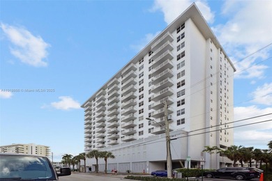 Spacious and remodeled . walking distance to Hallandale beach