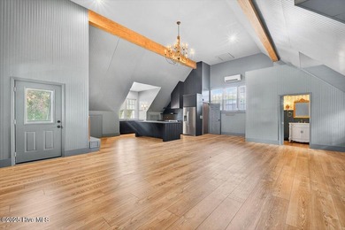 Versatile River View Duplex setup in Downtown Wilmington with