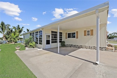 A BEAUTIFUL LAKE FRONT 2-BED, 2-BATH HOME IN 55+ LAKE ARROWHEAD