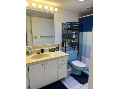 Very spacious 1 bedroom apartment with large balcony. Livingroom