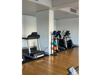 Very spacious 1 bedroom apartment with large balcony. Livingroom