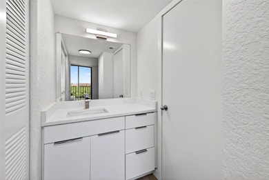 One or more photo(s) has been virtually staged. Step inside this