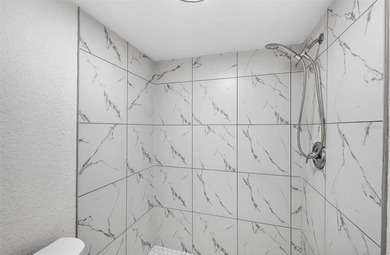 One or more photo(s) has been virtually staged. Step inside this